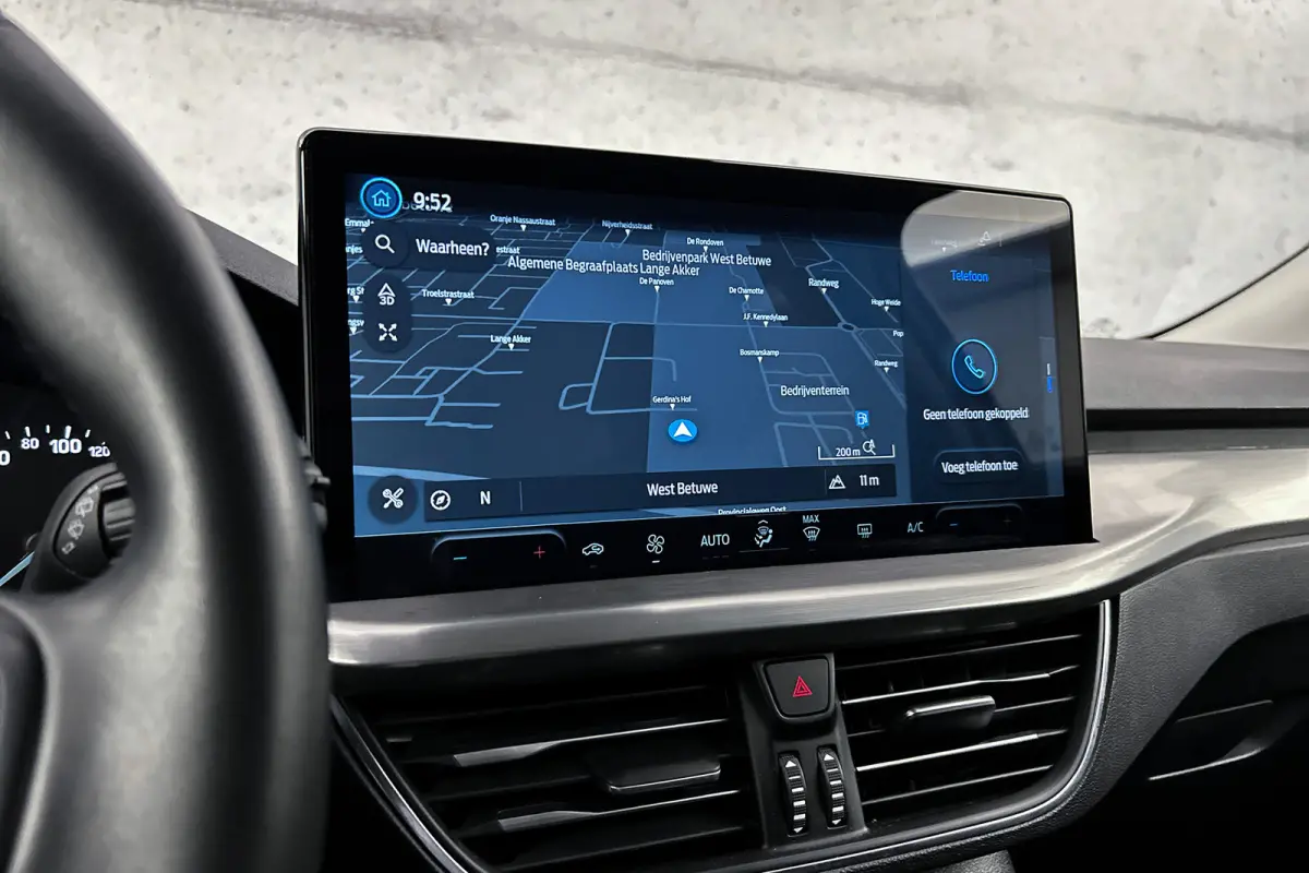 1.0 EcoBoost Hybrid Titanium | Apple Carplay | Cruise control