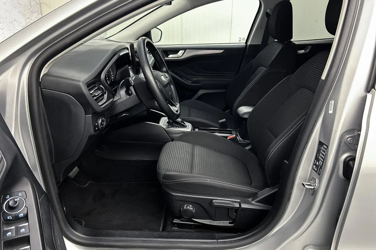 1.0 EcoBoost Hybrid Titanium | Apple Carplay | Cruise control