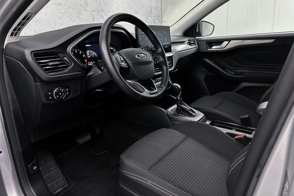 1.0 EcoBoost Hybrid Titanium | Apple Carplay | Cruise control