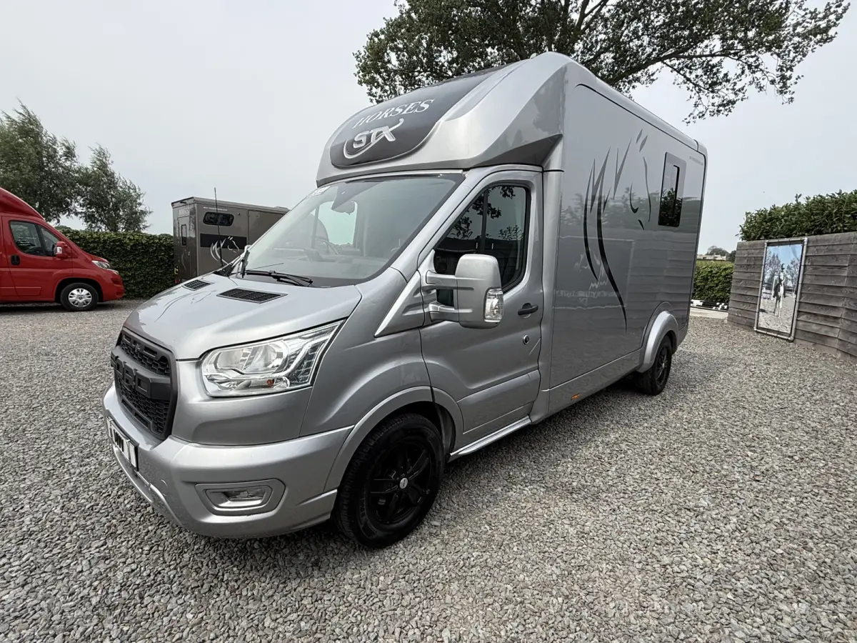 | HORSETRUCK | STX | STALLION 2XL | 2022 | AUTOMATIC | HENGST | 117.907KM | 2-SEAT | L3 | 160PK | LUXE | BELGISCH KENTEKEN