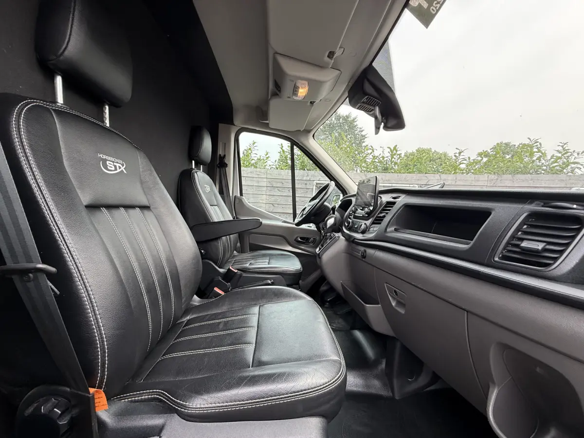| HORSETRUCK | STX | STALLION 2XL | 2022 | AUTOMATIC | HENGST | 117.907KM | 2-SEAT | L3 | 160PK | LUXE | BELGISCH KENTEKEN
