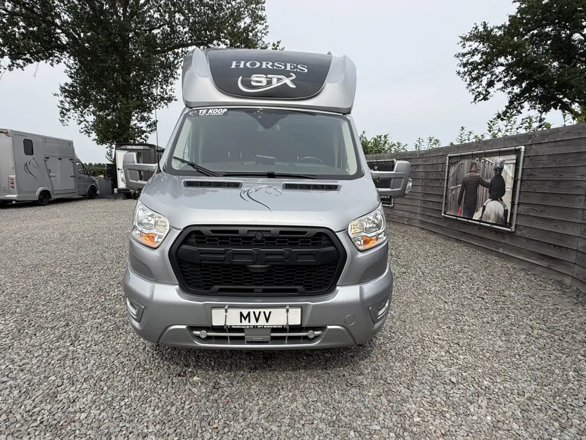| HORSETRUCK | STX | STALLION 2XL | 2022 | AUTOMATIC | HENGST | 117.907KM | 2-SEAT | L3 | 160PK | LUXE | BELGISCH KENTEKEN