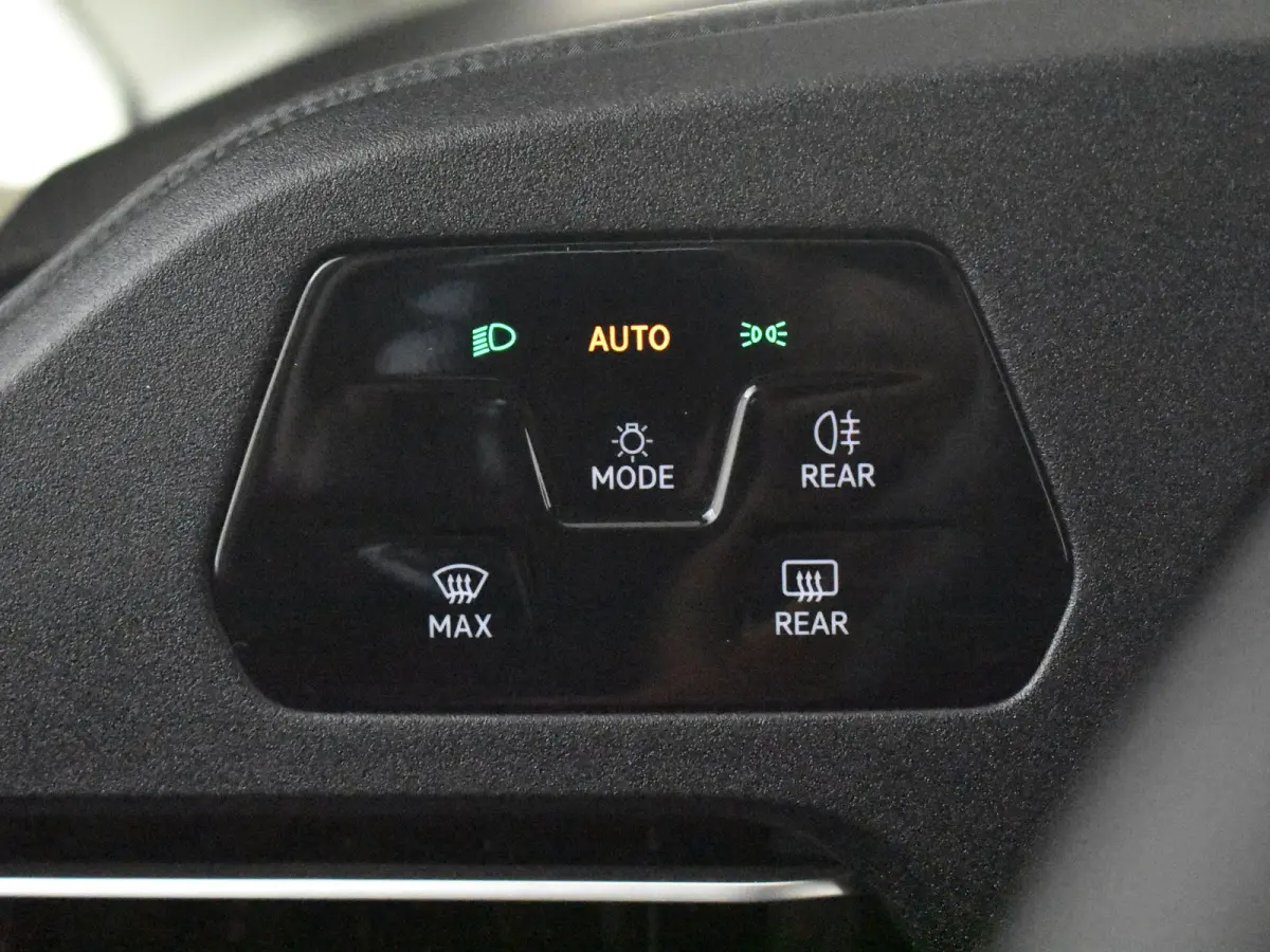 Kombi Limited Edition 1.5 e-Hybrid | 12V-aansluiting in dashboard en laadruimte | Achteruitrijcamera | Cruise control adaptief