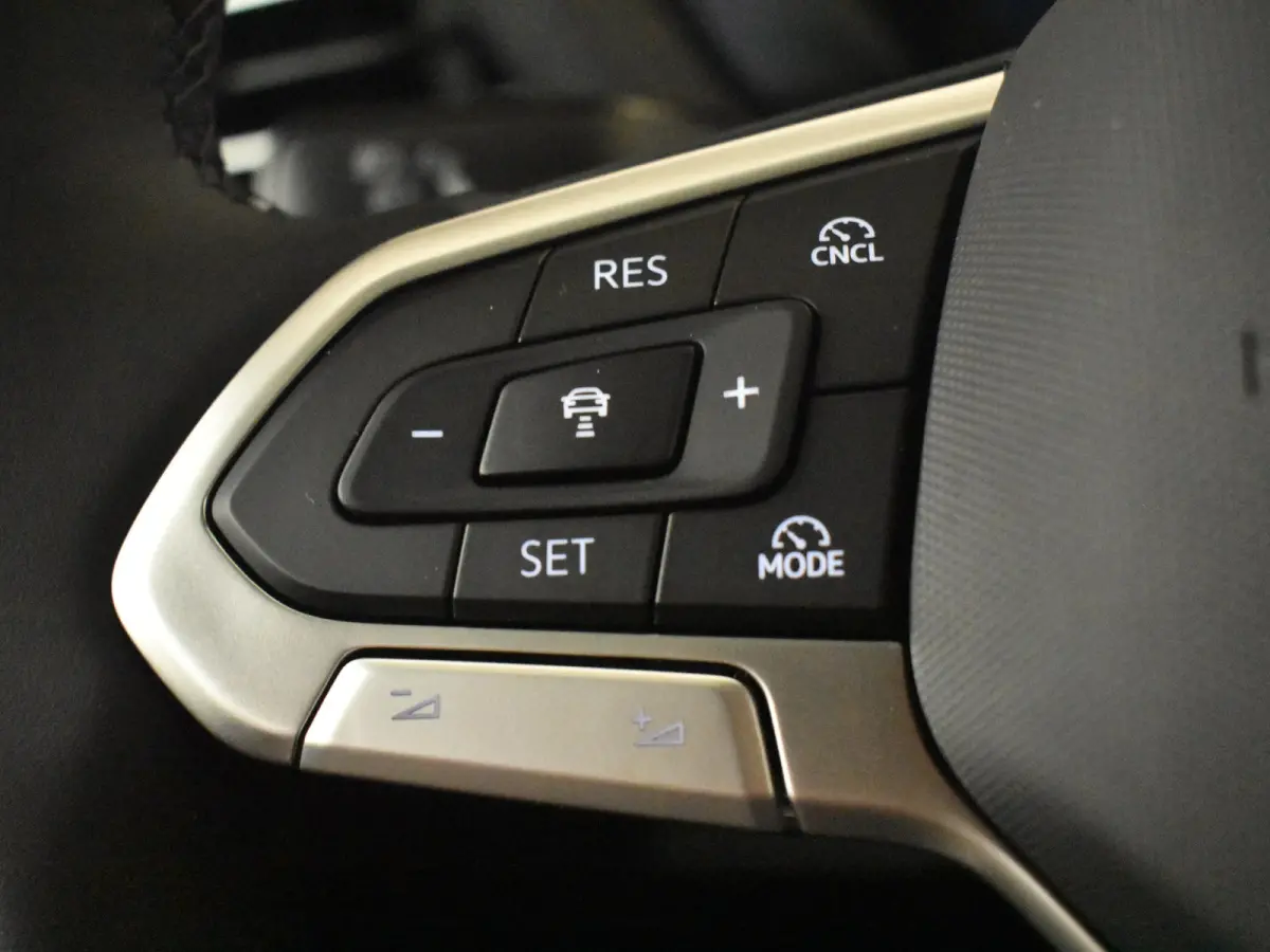 Kombi Limited Edition 1.5 e-Hybrid | 12V-aansluiting in dashboard en laadruimte | Achteruitrijcamera | Cruise control adaptief