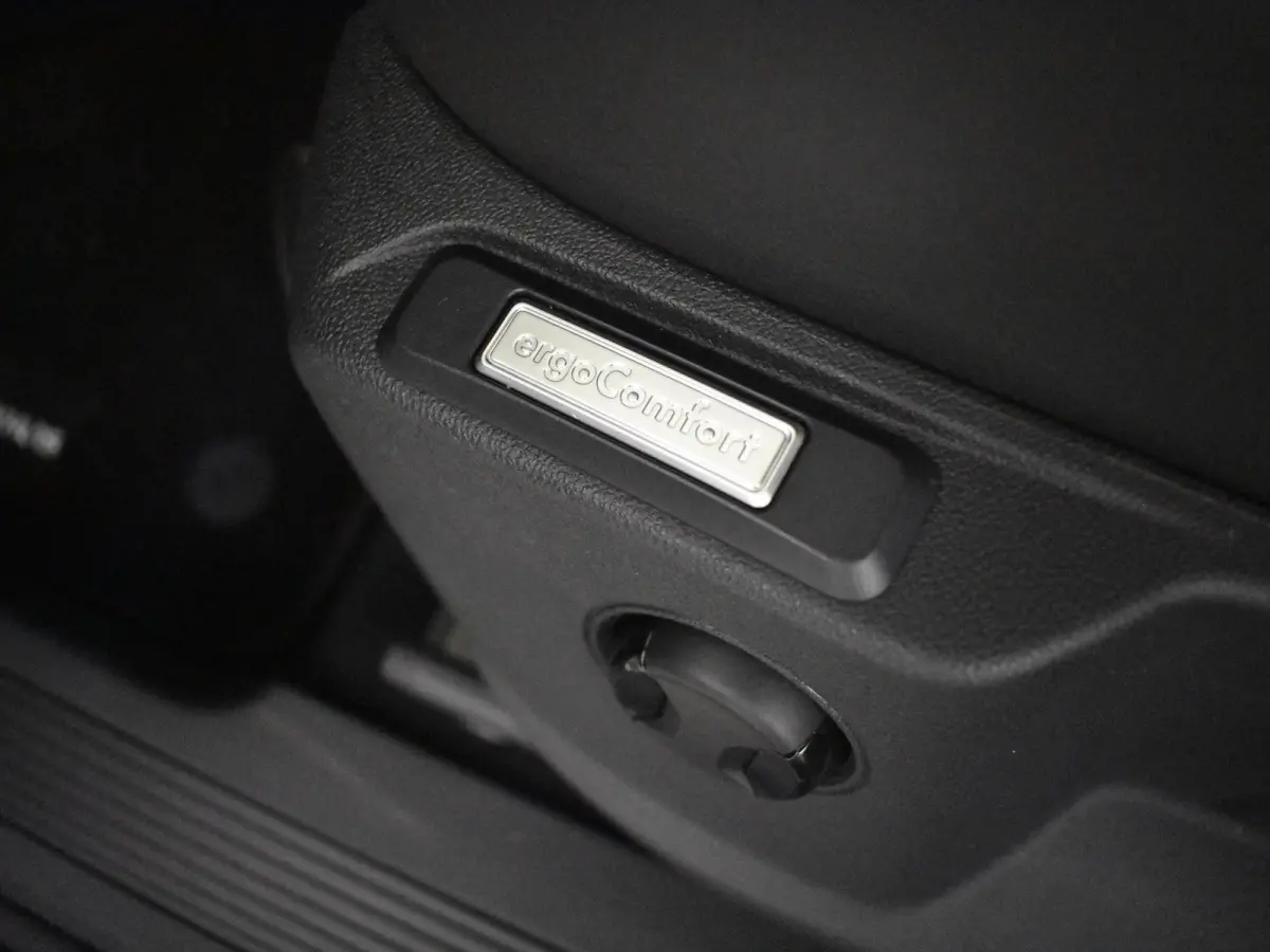 Kombi Limited Edition 1.5 e-Hybrid | 12V-aansluiting in dashboard en laadruimte | Achteruitrijcamera | Cruise control adaptief