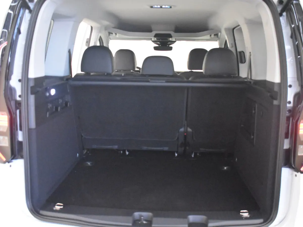Kombi Limited Edition 1.5 e-Hybrid | 12V-aansluiting in dashboard en laadruimte | Achteruitrijcamera | Cruise control adaptief