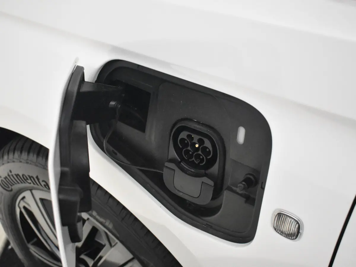 Kombi Limited Edition 1.5 e-Hybrid | 12V-aansluiting in dashboard en laadruimte | Achteruitrijcamera | Cruise control adaptief