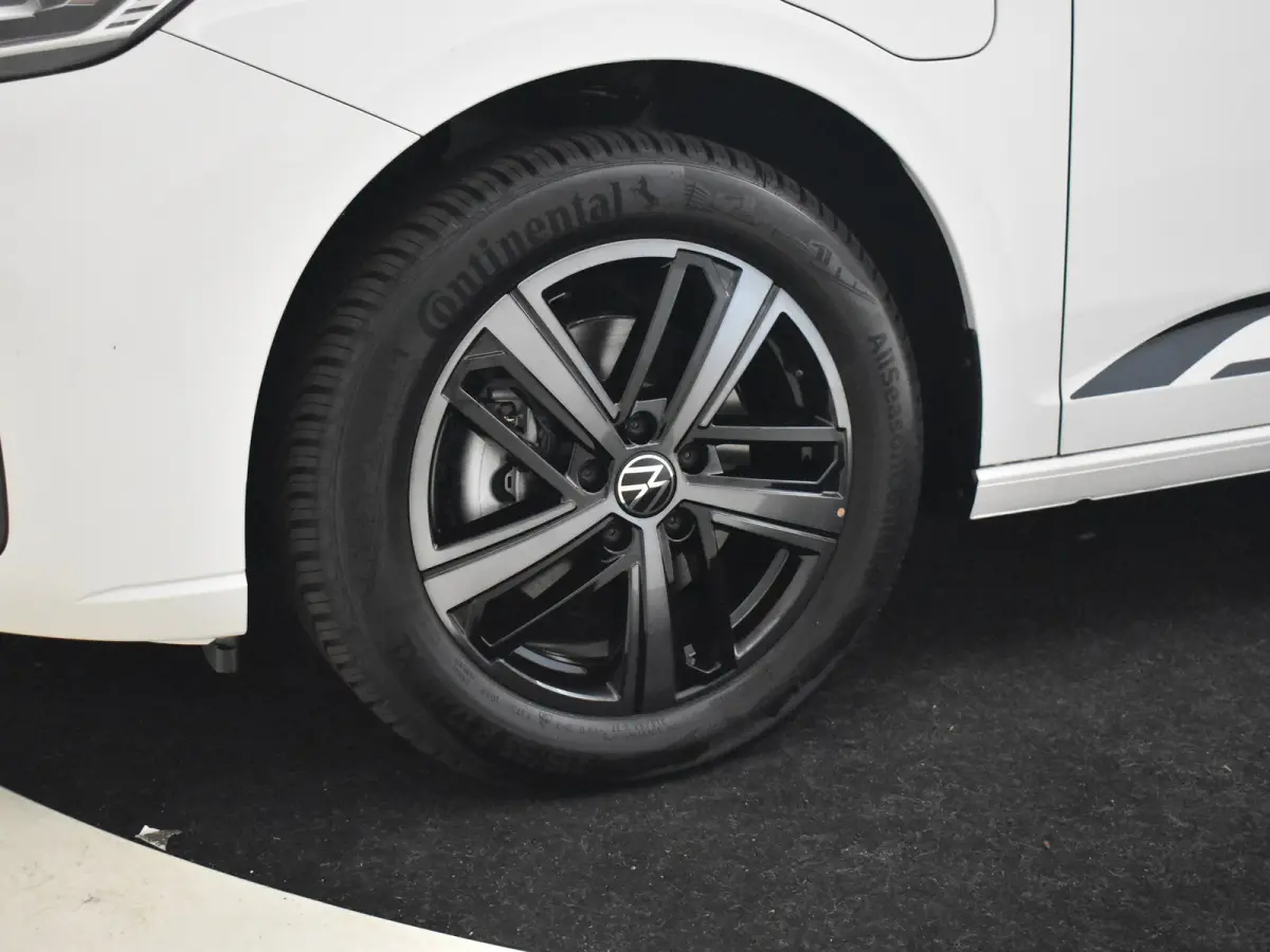 Kombi Limited Edition 1.5 e-Hybrid | 12V-aansluiting in dashboard en laadruimte | Achteruitrijcamera | Cruise control adaptief