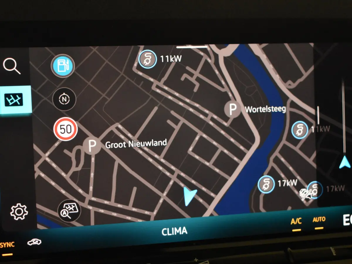 Kombi Limited Edition 1.5 e-Hybrid | 12V-aansluiting in dashboard en laadruimte | Achteruitrijcamera | Cruise control adaptief