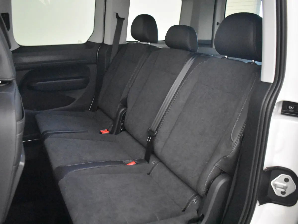 Kombi Limited Edition 1.5 e-Hybrid | 12V-aansluiting in dashboard en laadruimte | Achteruitrijcamera | Cruise control adaptief
