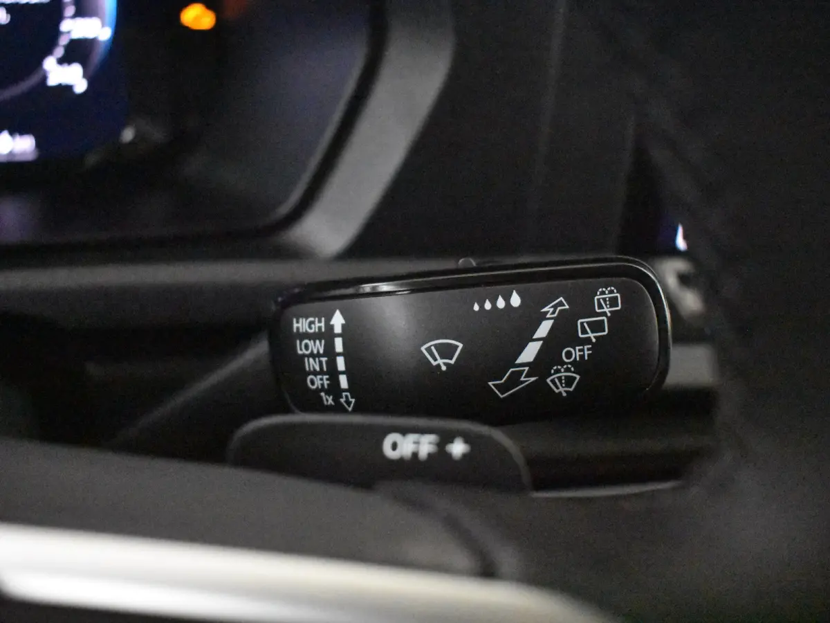 Kombi Limited Edition 1.5 e-Hybrid | 12V-aansluiting in dashboard en laadruimte | Achteruitrijcamera | Cruise control adaptief