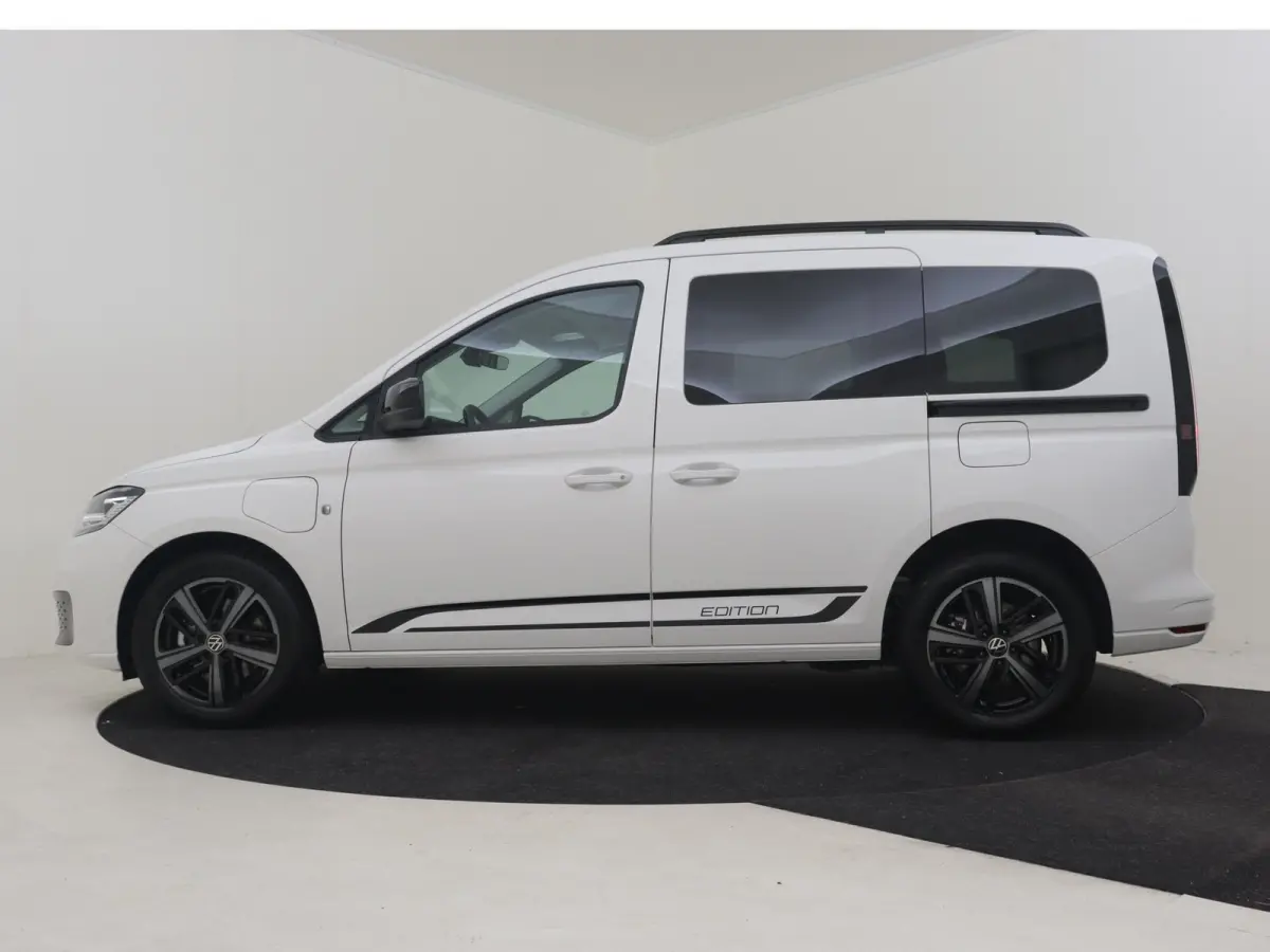 Kombi Limited Edition 1.5 e-Hybrid | 12V-aansluiting in dashboard en laadruimte | Achteruitrijcamera | Cruise control adaptief