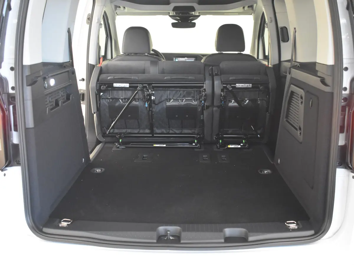Kombi Limited Edition 1.5 e-Hybrid | 12V-aansluiting in dashboard en laadruimte | Achteruitrijcamera | Cruise control adaptief