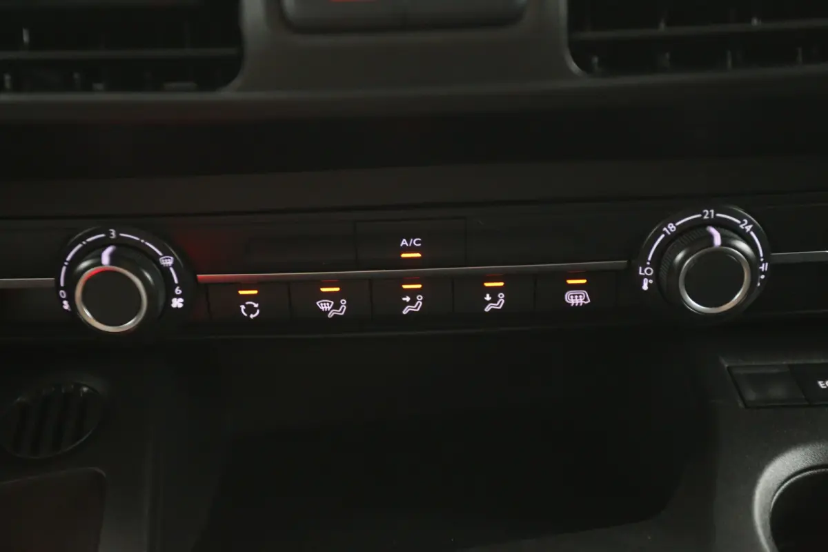 1.5 BlueHdi 130PK | Marge | 3 Zits | Automaat | Airco | Cruise | Camera | Carplay | Parkeersens.