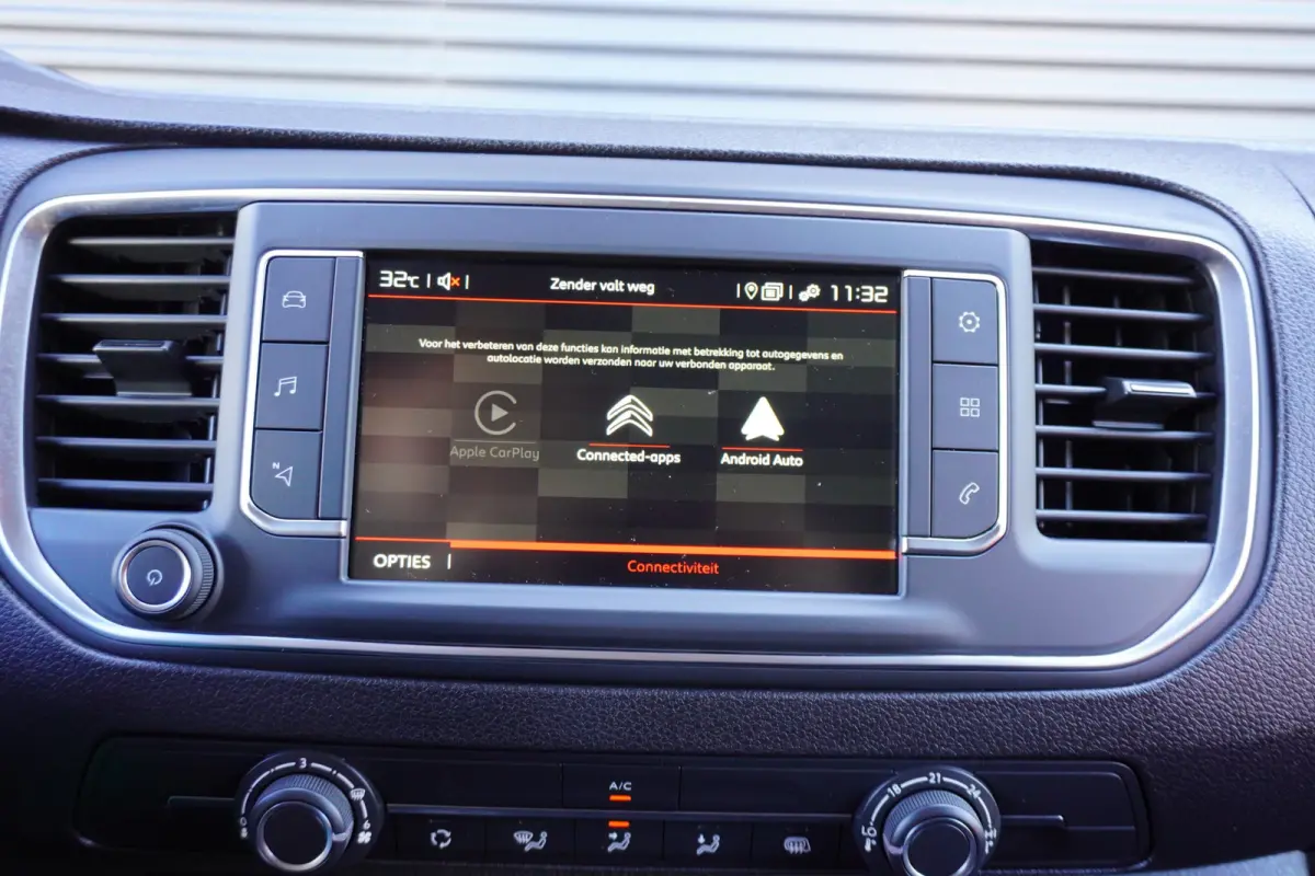 145pk Automaat L3H1 2500kg Trekhaak Apple craplay Navigatie 3-Zits Cruise control Parkeersensoren Camera