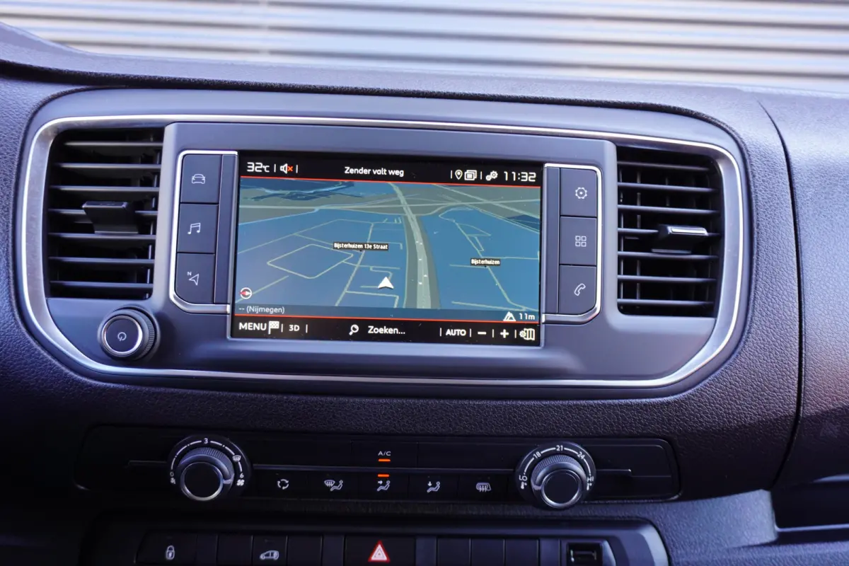 145pk Automaat L3H1 2500kg Trekhaak Apple craplay Navigatie 3-Zits Cruise control Parkeersensoren Camera
