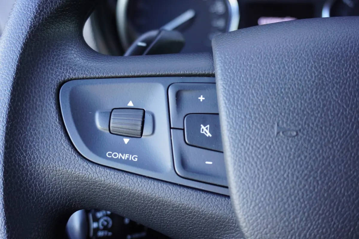 145pk Automaat L3H1 2500kg Trekhaak Apple craplay Navigatie 3-Zits Cruise control Parkeersensoren Camera