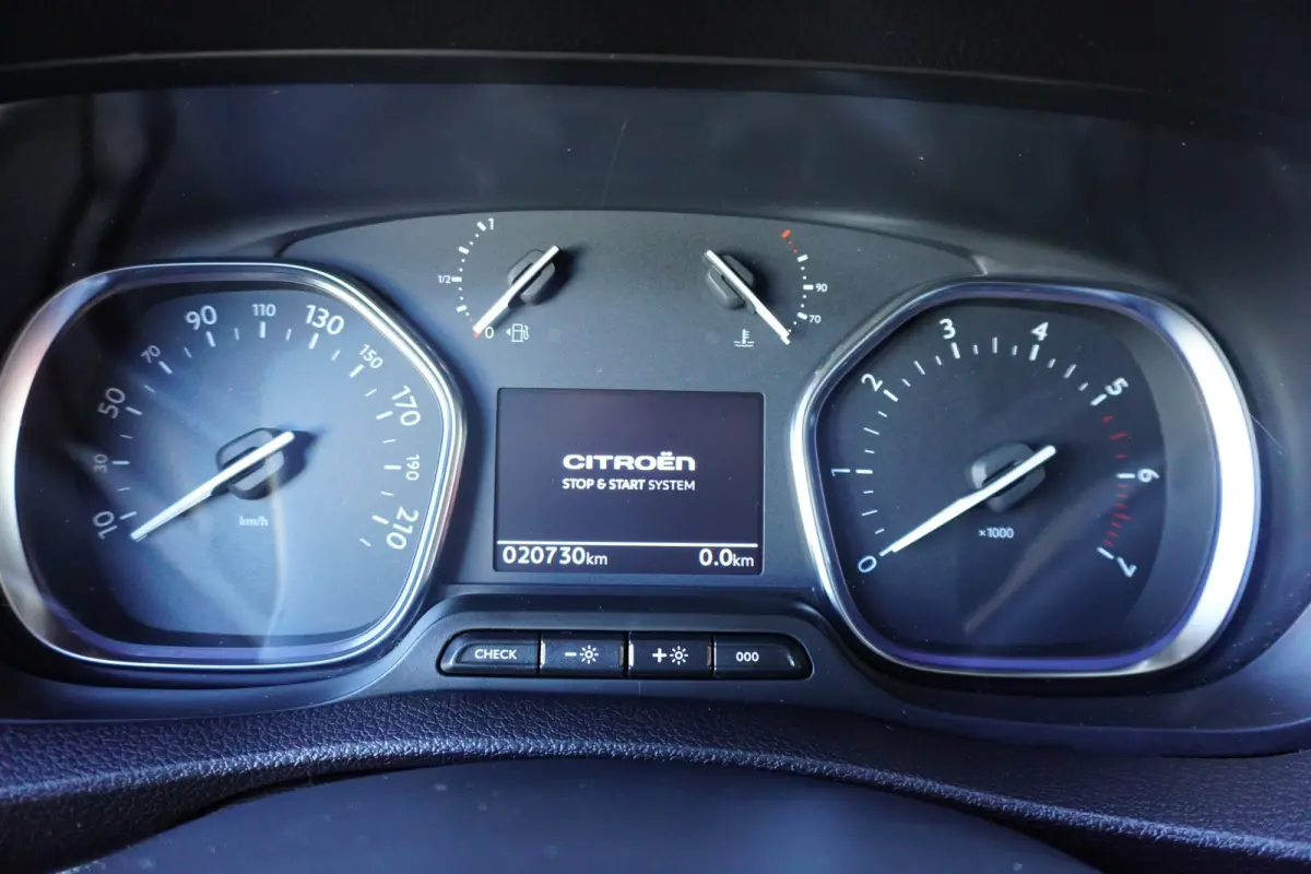 145pk Automaat L3H1 2500kg Trekhaak Apple craplay Navigatie 3-Zits Cruise control Parkeersensoren Camera