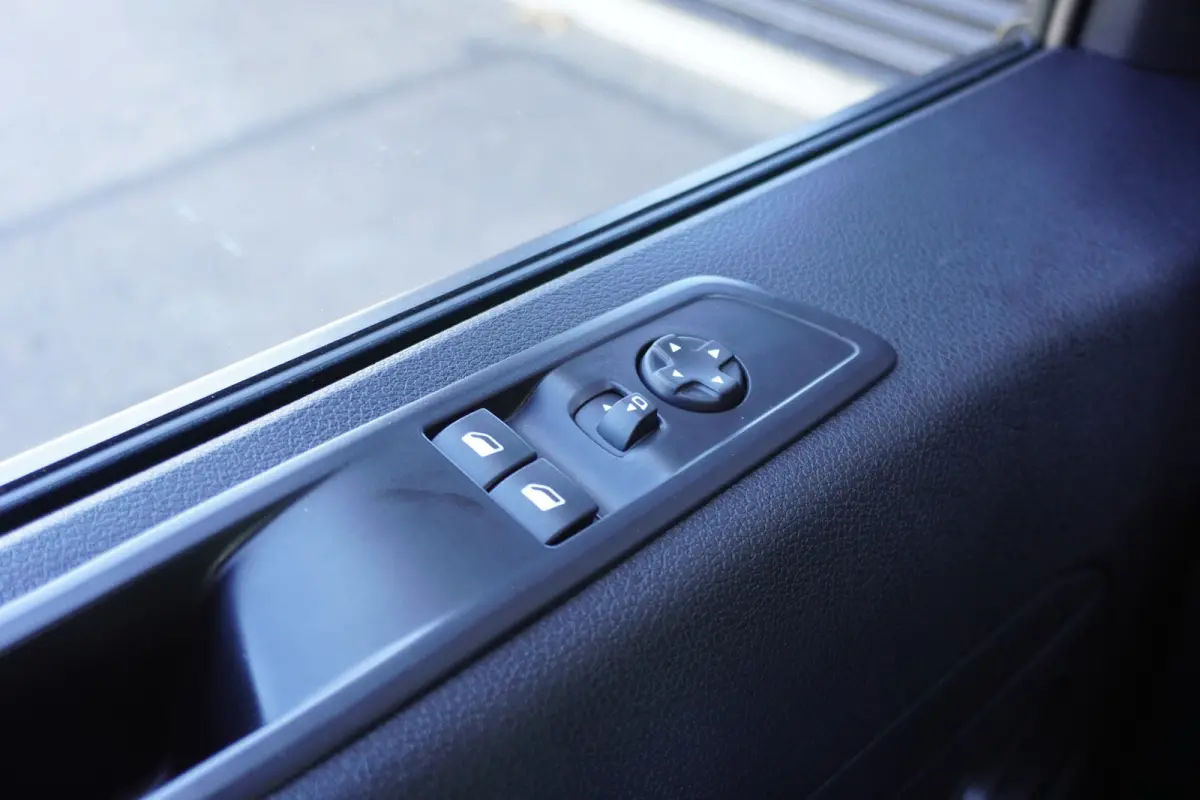 145pk Automaat L3H1 2500kg Trekhaak Apple craplay Navigatie 3-Zits Cruise control Parkeersensoren Camera