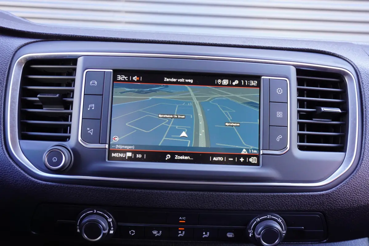 145pk Automaat L3H1 2500kg Trekhaak Apple craplay Navigatie 3-Zits Cruise control Parkeersensoren Camera