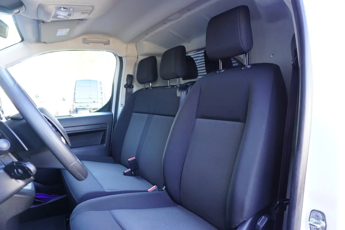 145pk Automaat L3H1 2500kg Trekhaak Apple craplay Navigatie 3-Zits Cruise control Parkeersensoren Camera