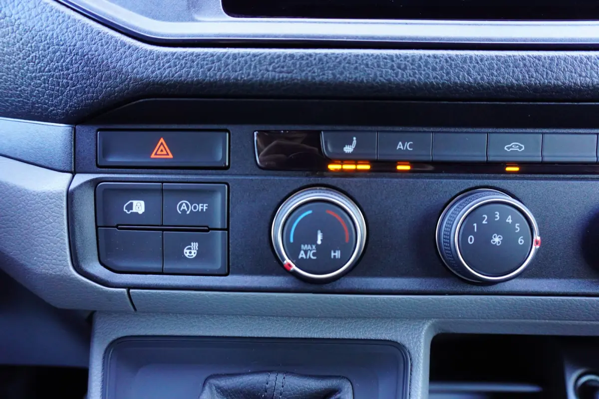 180pk Automaat L3H3/L2H2 Two-Tone LED Navigatie Apple carplay Parkeersensoren Camera Trekhaak ACC Cruise control Stoelverwarming Standkachel