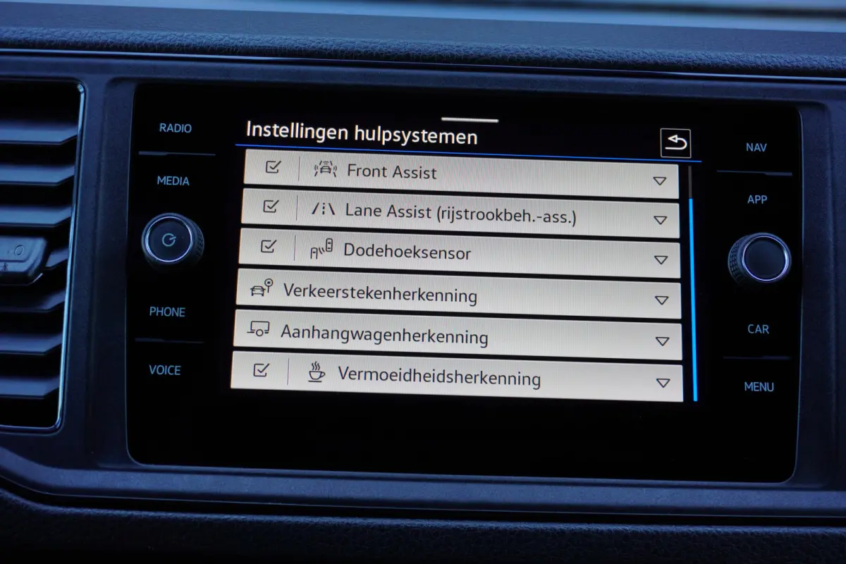 180pk Automaat L3H3/L2H2 Two-Tone LED Navigatie Apple carplay Parkeersensoren Camera Trekhaak ACC Cruise control Stoelverwarming Standkachel