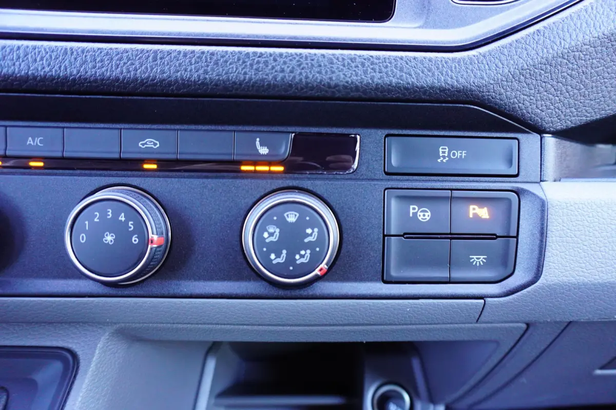 180pk Automaat L3H3/L2H2 Two-Tone LED Navigatie Apple carplay Parkeersensoren Camera Trekhaak ACC Cruise control Stoelverwarming Standkachel