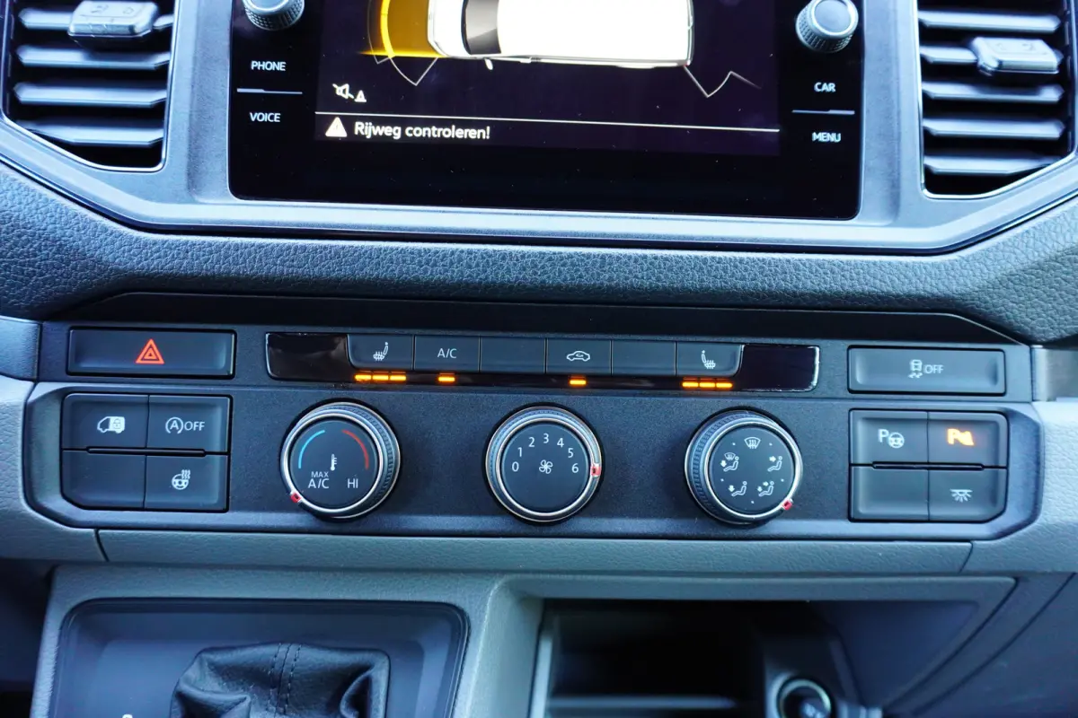 180pk Automaat L3H3/L2H2 Two-Tone LED Navigatie Apple carplay Parkeersensoren Camera Trekhaak ACC Cruise control Stoelverwarming Standkachel