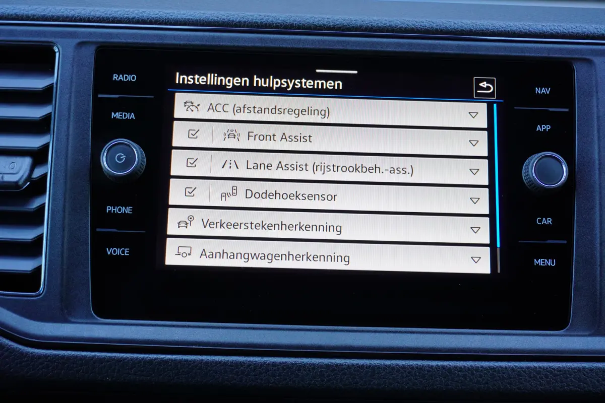 180pk Automaat L3H3/L2H2 Two-Tone LED Navigatie Apple carplay Parkeersensoren Camera Trekhaak ACC Cruise control Stoelverwarming Standkachel