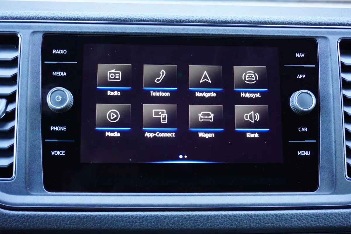 180pk Automaat L3H3/L2H2 Two-Tone LED Navigatie Apple carplay Parkeersensoren Camera Trekhaak ACC Cruise control Stoelverwarming Standkachel