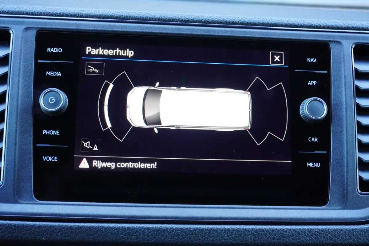 180pk Automaat L3H3/L2H2 Two-Tone LED Navigatie Apple carplay Parkeersensoren Camera Trekhaak ACC Cruise control Stoelverwarming Standkachel