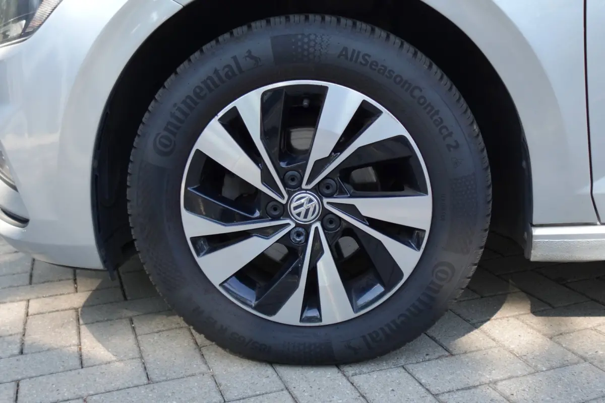 1.0 TSI Highline PDC NAVI CRUISE