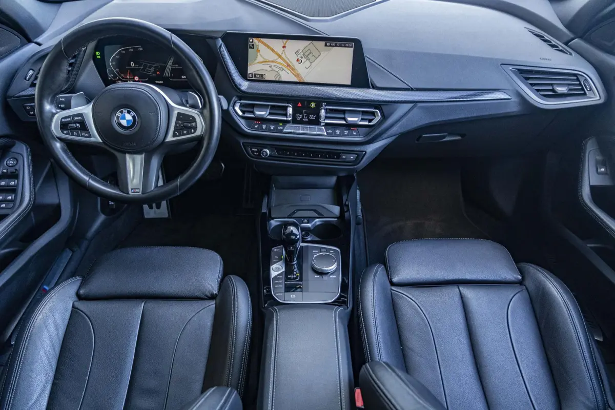 120i | High Executive | M Sportpakket | 18 inch | Adaptief onderstel | Glazen panoramadak | Comfort Access | HiFi | Elektrisch verstelbare stoelen