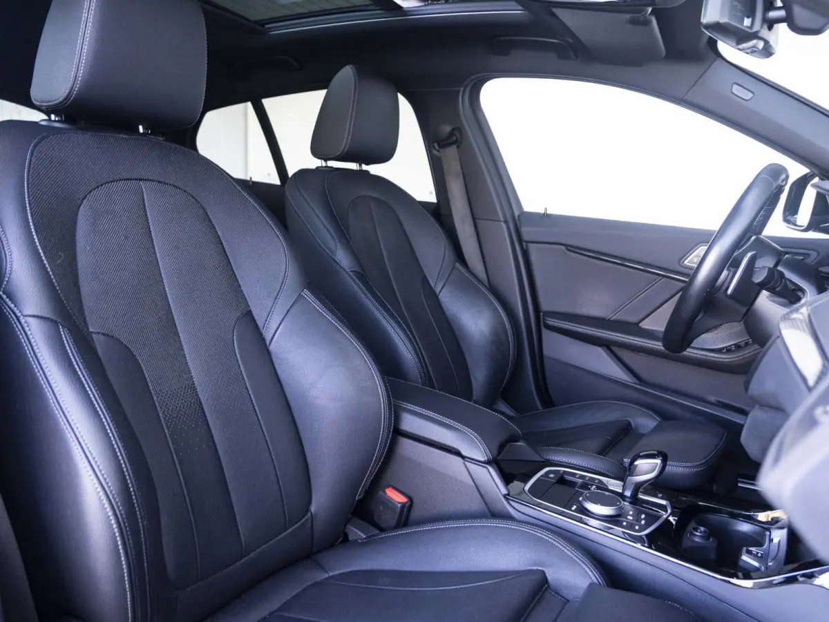 120i | High Executive | M Sportpakket | 18 inch | Adaptief onderstel | Glazen panoramadak | Comfort Access | HiFi | Elektrisch verstelbare stoelen