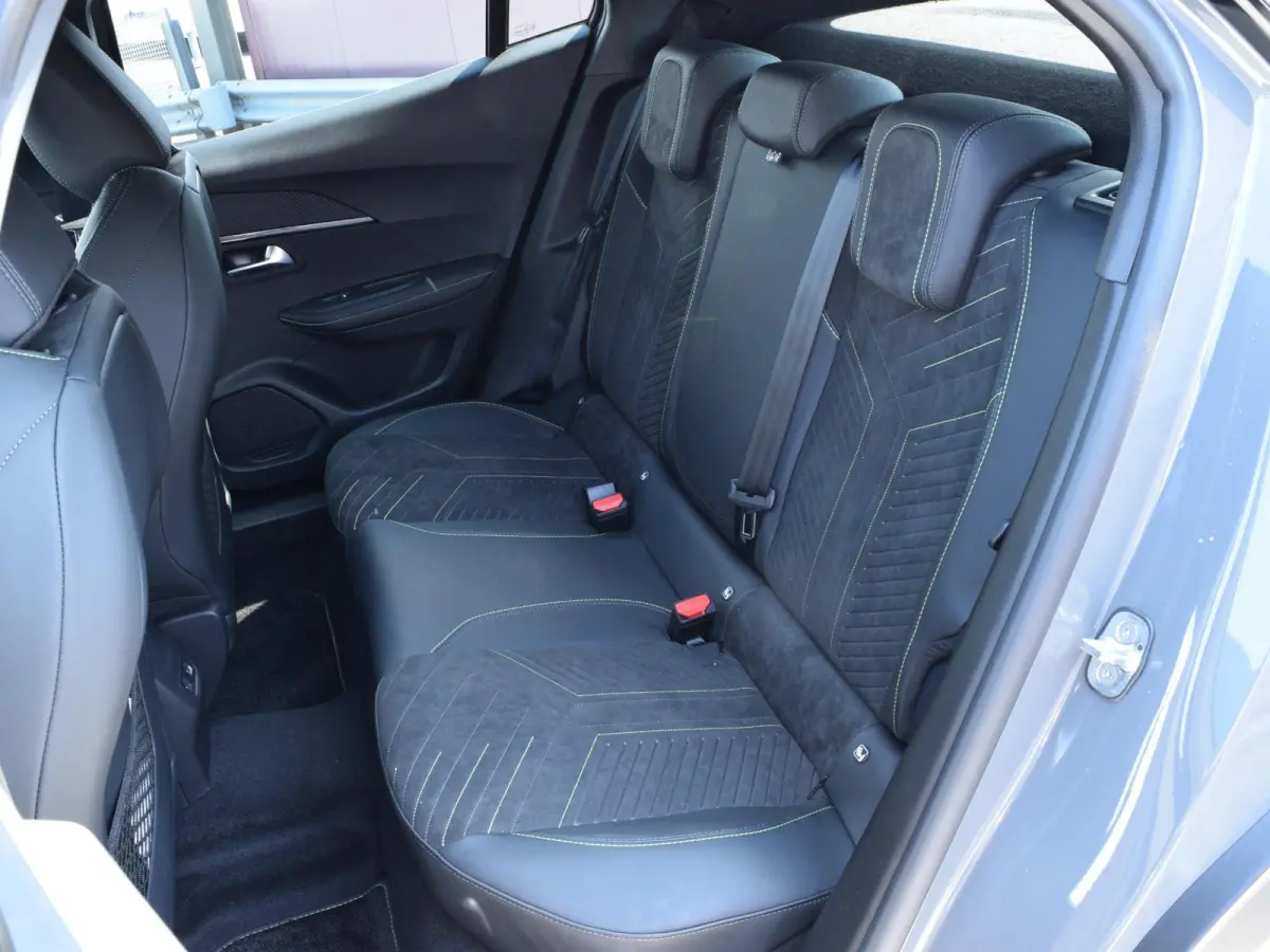 1.2 Hybrid 145 GT | 145 PK | ELEKTRISCH VERSTELBARE STOEL | CAMERA | STOELVERWARMING