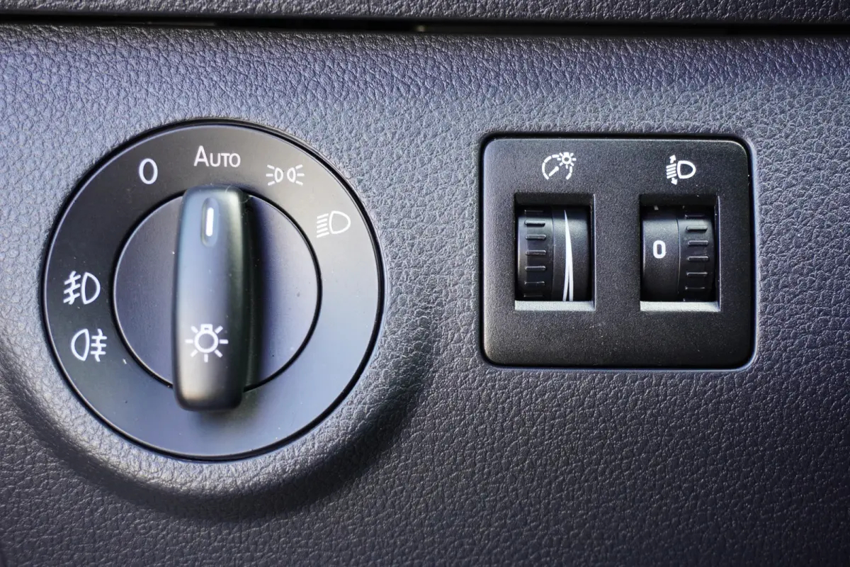 102pk Automaat Navigatie Trekhaak Imperiaal Cruise control Parkeersensoren