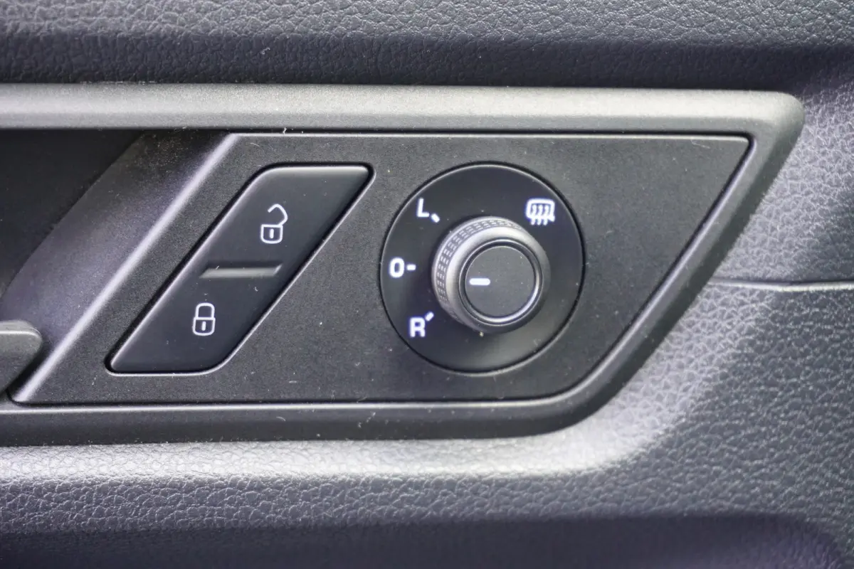 102pk Automaat Navigatie Trekhaak Imperiaal Cruise control Parkeersensoren