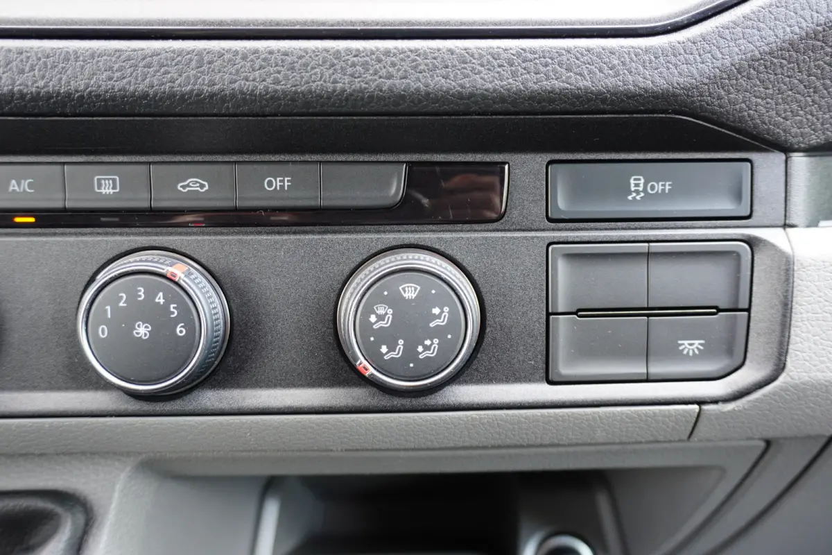 140pk L3H3 /L2H2 Apple carplay Camera Airco 3-zits 270° deuren