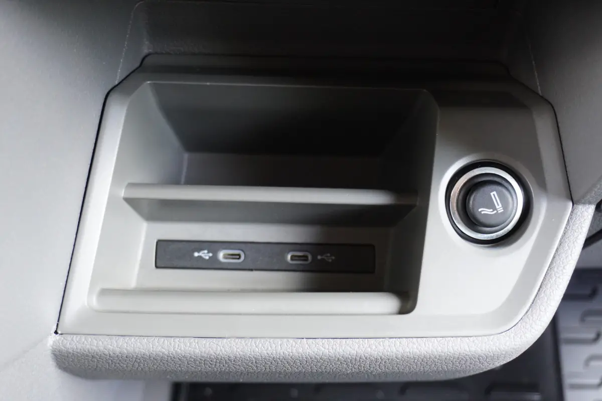 140pk L3H3 /L2H2 Apple carplay Camera Airco 3-zits 270° deuren