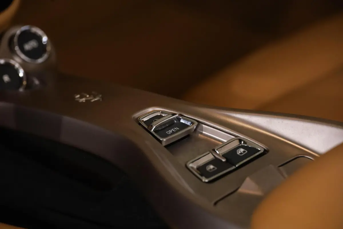 4.3 V8 HELE|Sportuitlaat|Camera|Lift|Carplay|