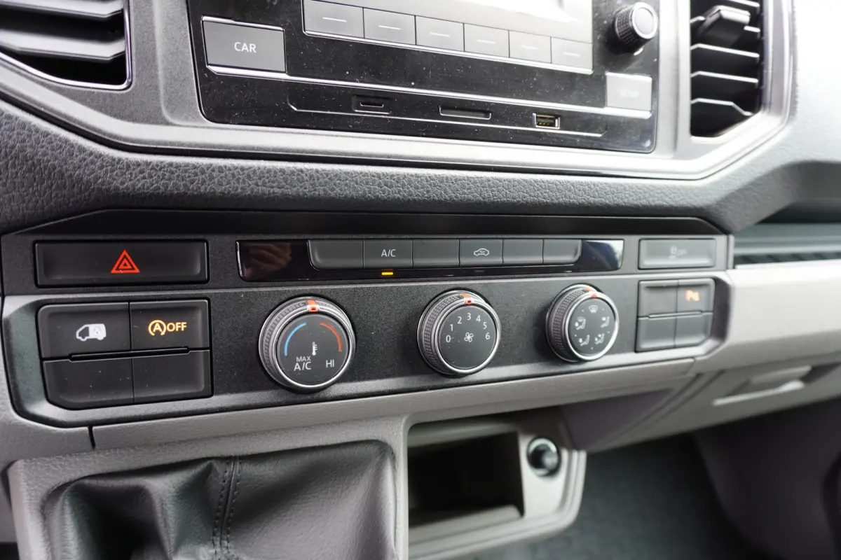140pk L3H3/L2H2 LED Airco Cruise control Parkeersensoren 3-Zits Radio Bluetooth