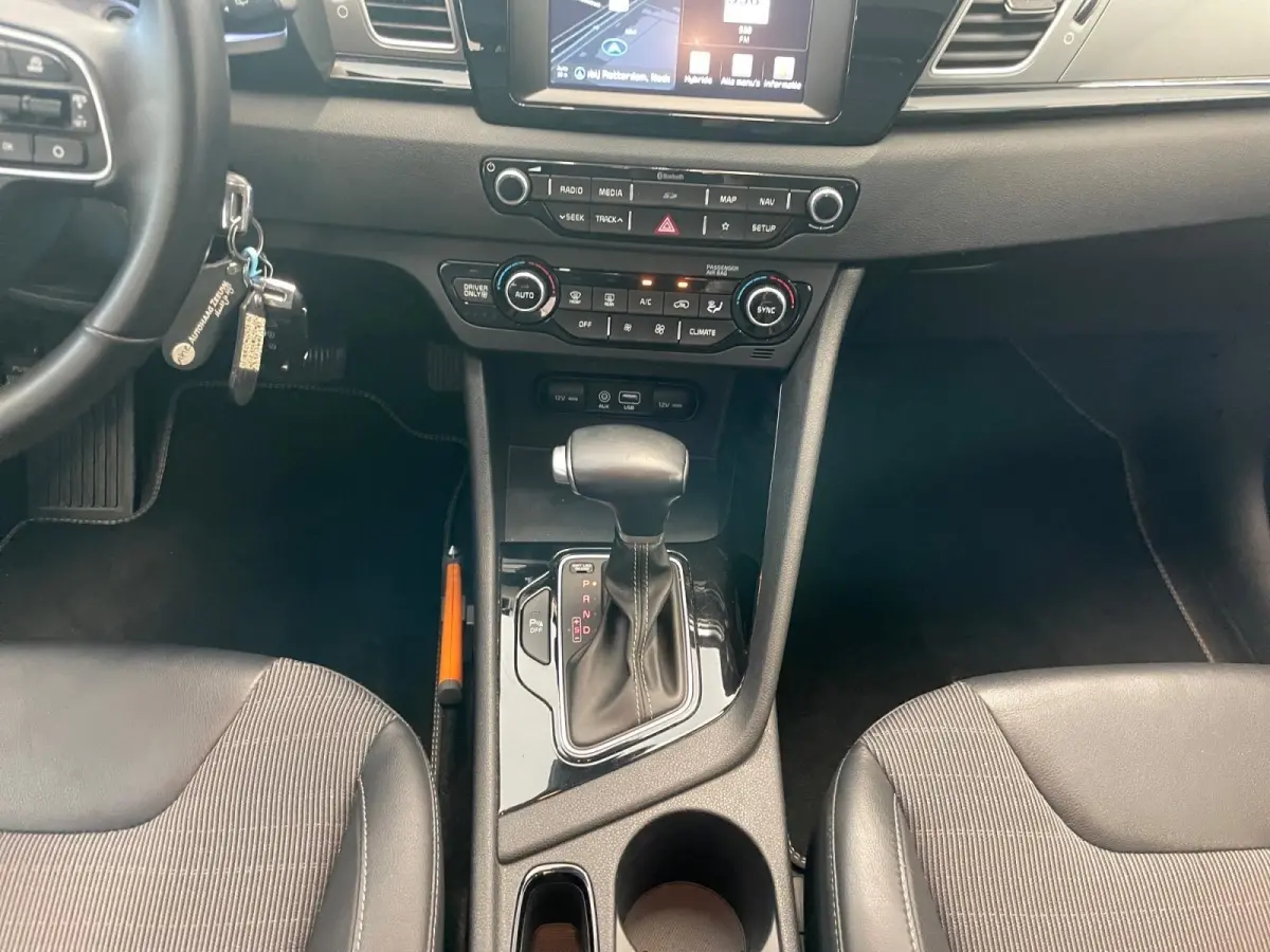 1.6 GDi Hybrid DynamicLine | Climate Control | Cruise Control | Camera | Navigatie | Bluetooth |