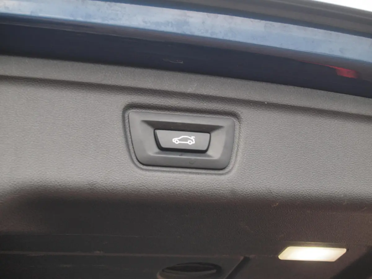 318i High Executive | Camera | Sfeerverlichting | Apple Carplay | LED-Laser | NL-Auto |