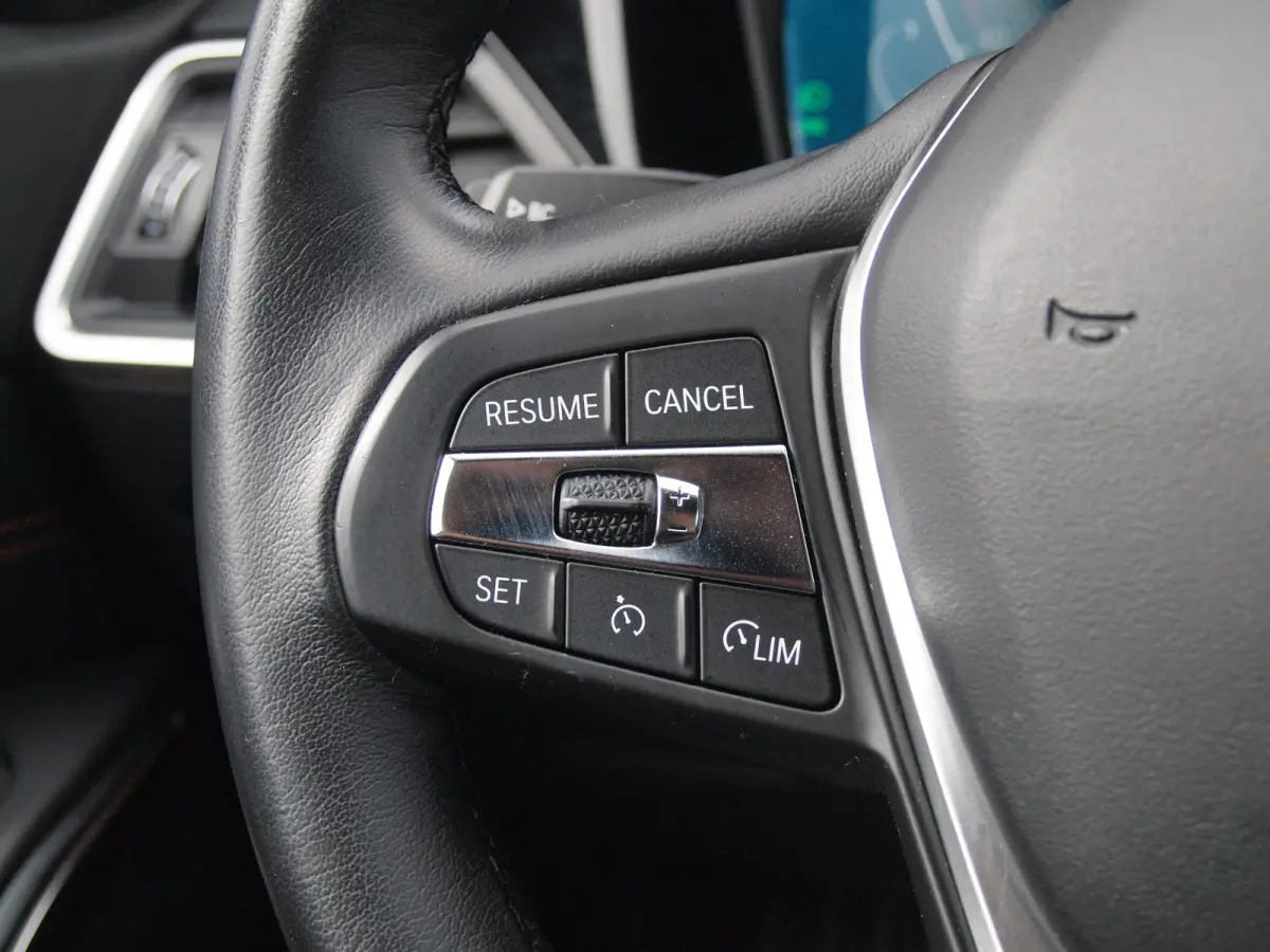318i High Executive | Camera | Sfeerverlichting | Apple Carplay | LED-Laser | NL-Auto |