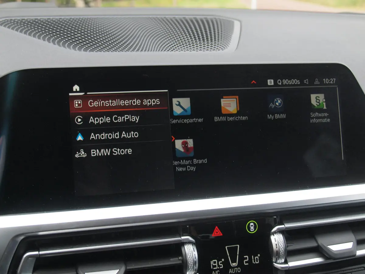318i High Executive | Camera | Sfeerverlichting | Apple Carplay | LED-Laser | NL-Auto |