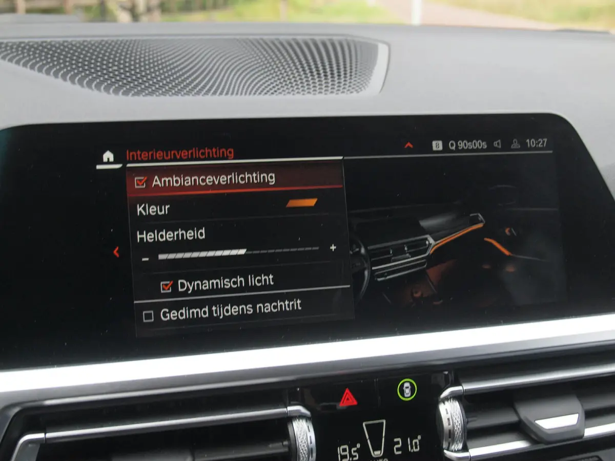 318i High Executive | Camera | Sfeerverlichting | Apple Carplay | LED-Laser | NL-Auto |