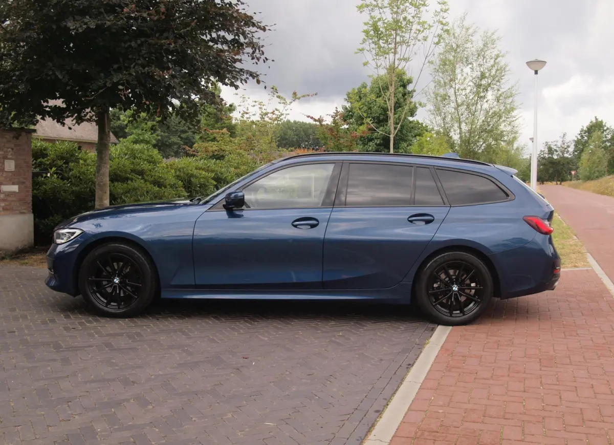 318i High Executive | Camera | Sfeerverlichting | Apple Carplay | LED-Laser | NL-Auto |