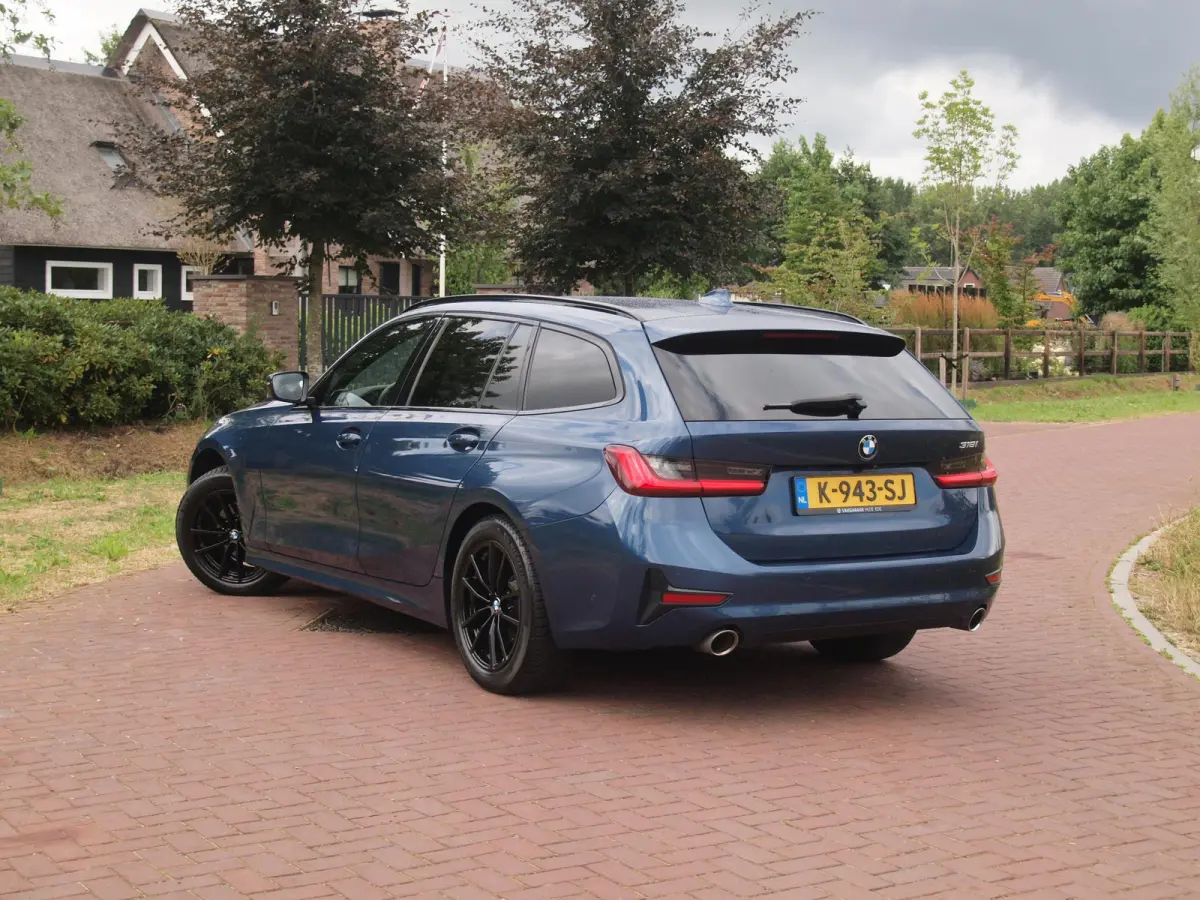 318i High Executive | Camera | Sfeerverlichting | Apple Carplay | LED-Laser | NL-Auto |