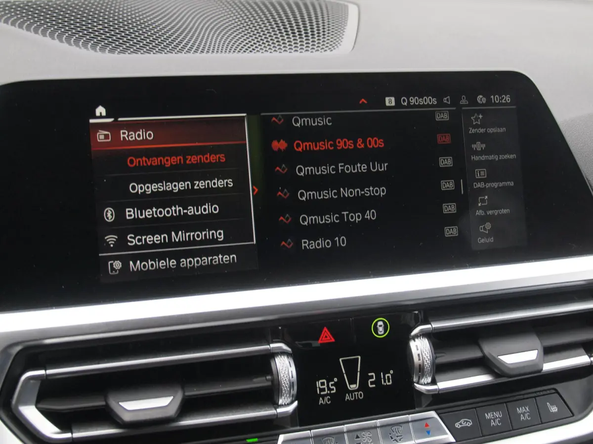 318i High Executive | Camera | Sfeerverlichting | Apple Carplay | LED-Laser | NL-Auto |